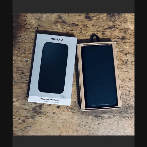 Nomad Black Leather Folio Case (MagSafe) for iPhone 13 Pro Max - Picture 4 of 6